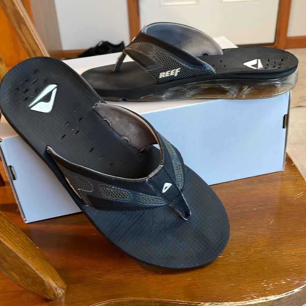 Reef Stealth Black mens size 10 flip flop